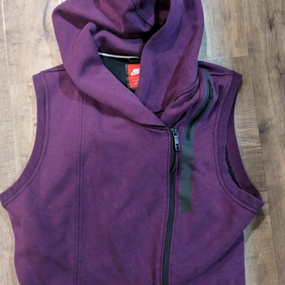 Nike vest